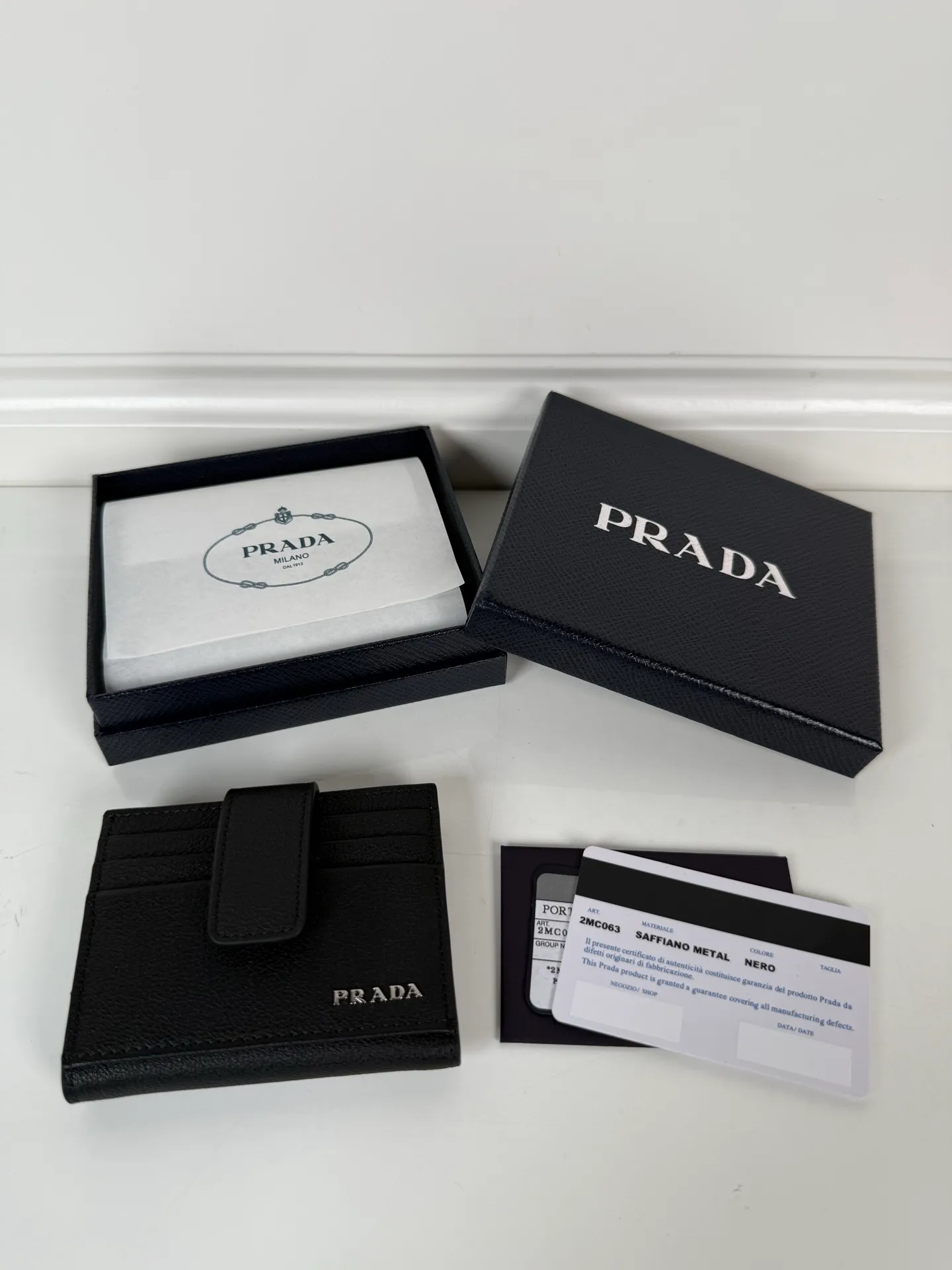 💰 480, P Home → Men's half-fold card holder, model 2MC063, made of deerskin and cowhide, size 10×8cm, large capacity, can hold 12 cards and a little cash/gold, simple but not simple, best-selling model at the counter🔥.