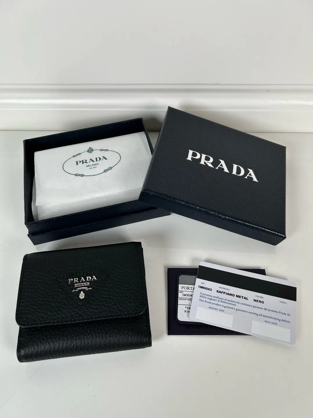 💰520, P Home➡️Ladies deerskin short clip, original quality, model 1MH043, four card slots, one receipt compartment, two ID pockets, one external pocket, one internal flip-top coin pocket, size 10x8.5cm.