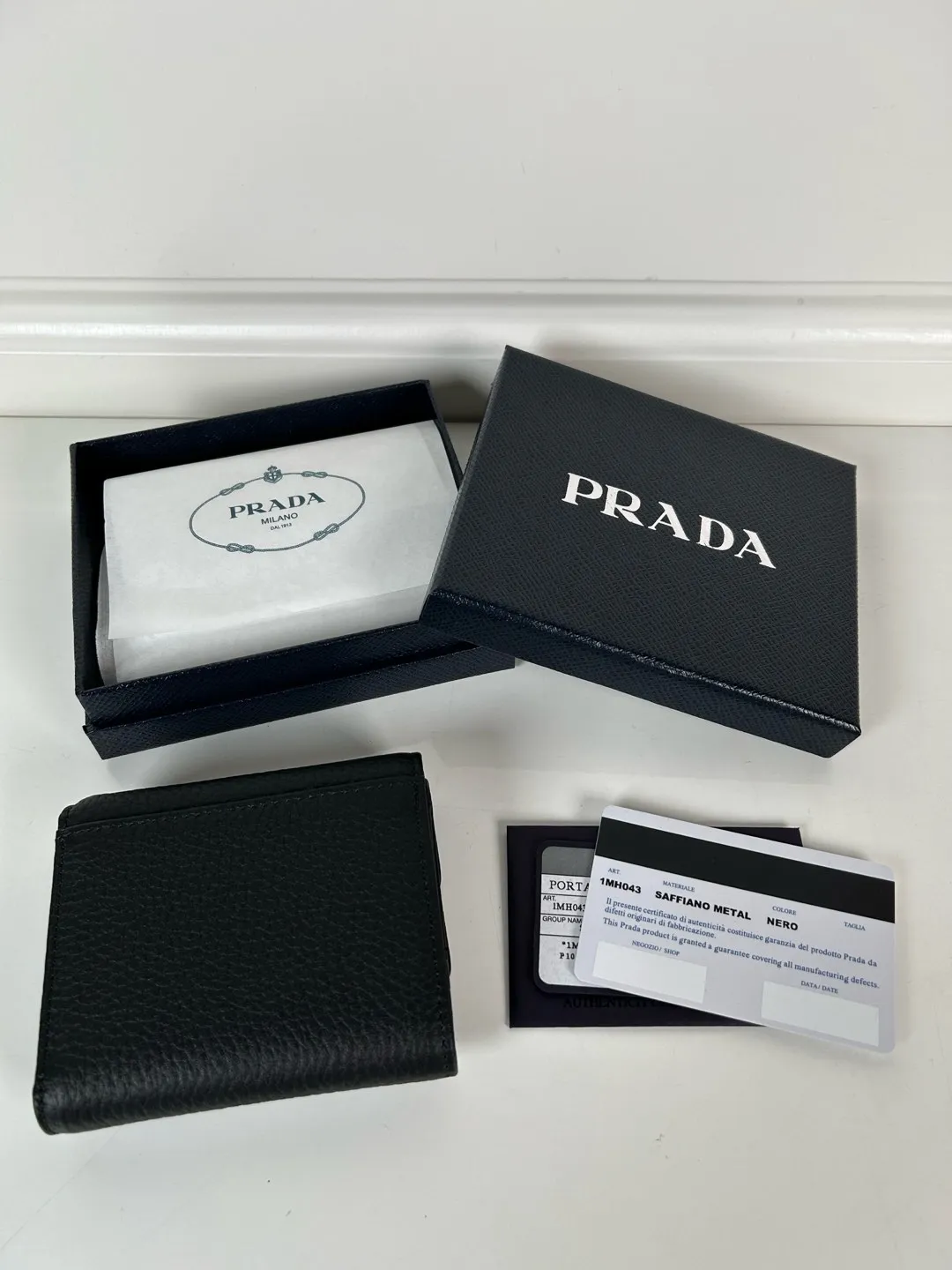 💰520, P Home➡️Ladies deerskin short clip, original quality, model 1MH043, four card slots, one receipt compartment, two ID pockets, one external pocket, one internal flip-top coin pocket, size 10x8.5cm.