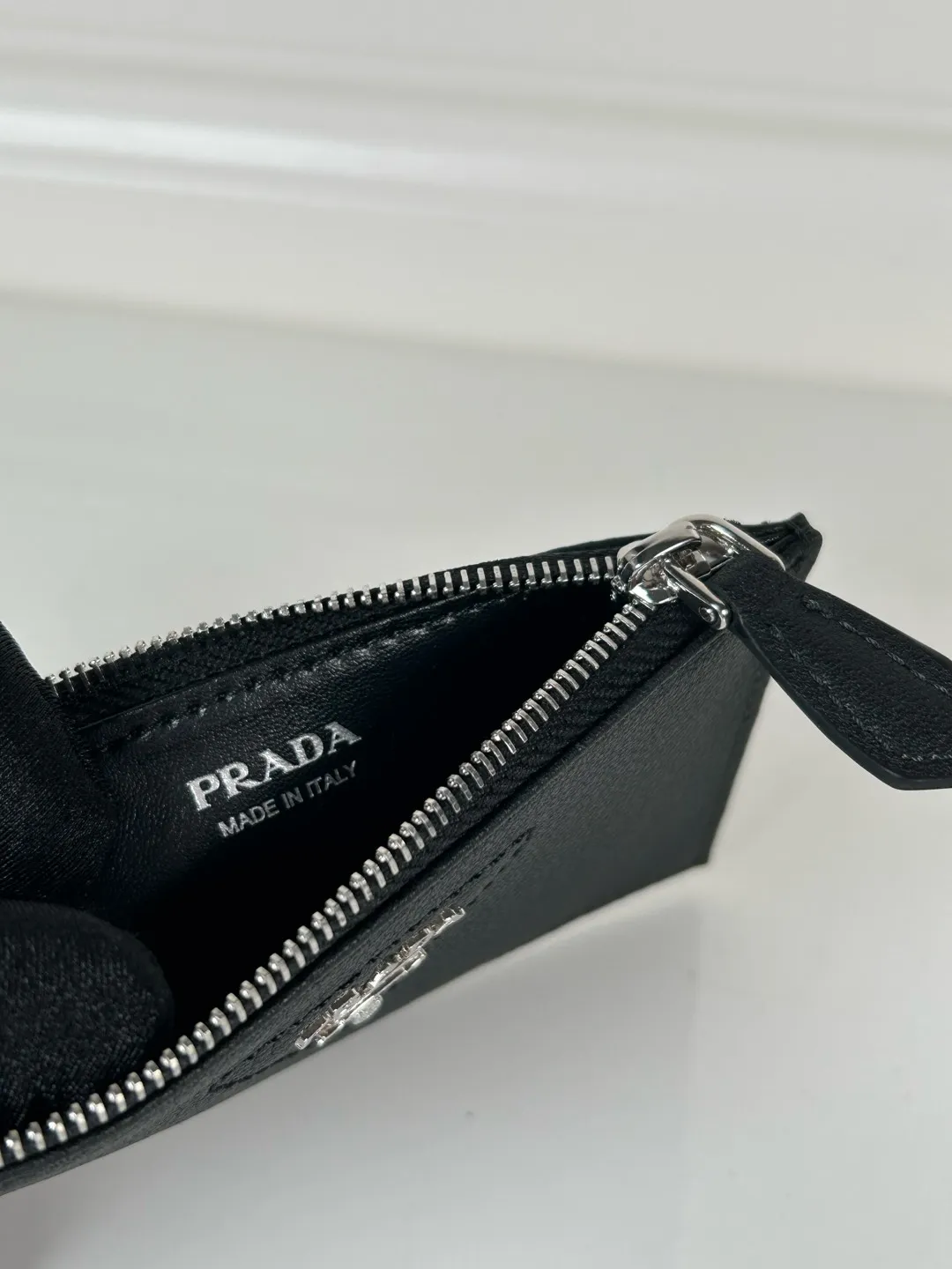 💰420, P Home➡️Black thin deer pickup bag, model: 2MC086, unisex model, 5 card slots, large capacity, 1 leather zipper bag, 8cm*13cm, 175 steel stamp