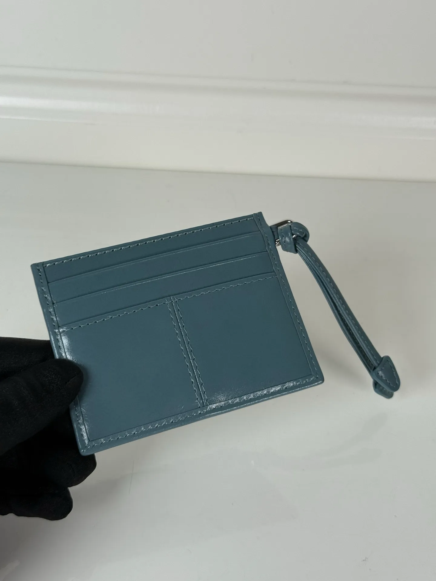 💰340, P Home ➡️ Unisex small card holder, blue oil wax leather triangle mark, model 1MC025, original quality, made of imported oil wax leather, 6 card slots ➕ One middle sandwich, can hold multiple cards and zeros 💰, size 11.2×8.5cm, real shot, what you see is what you get
