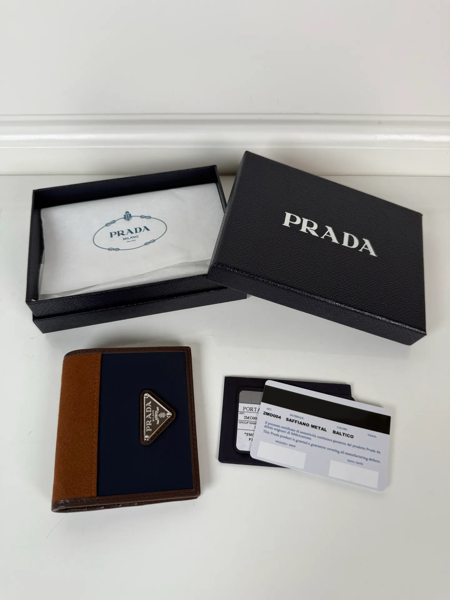 💰400, P Home ➡️ Unisex short wallet, navy blue, model 2MO004 made of suede + nylon fabric, eight card slots, length 9cm height 10cm, 175 steel stamp, meticulous and neat workmanship as shown in the picture