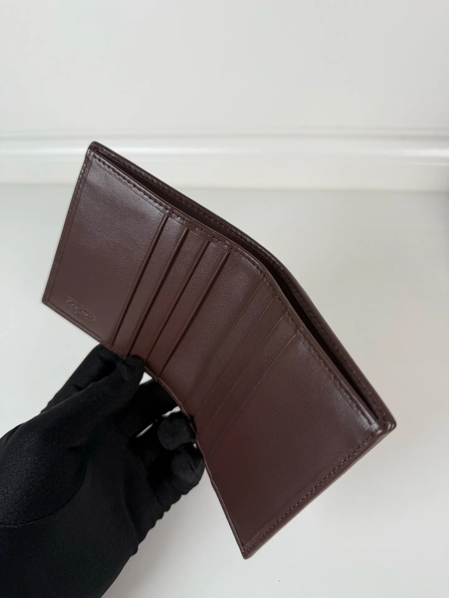 💰400, P Home ➡️ Unisex short wallet, navy blue, model 2MO004 made of suede + nylon fabric, eight card slots, length 9cm height 10cm, 175 steel stamp, meticulous and neat workmanship as shown in the picture