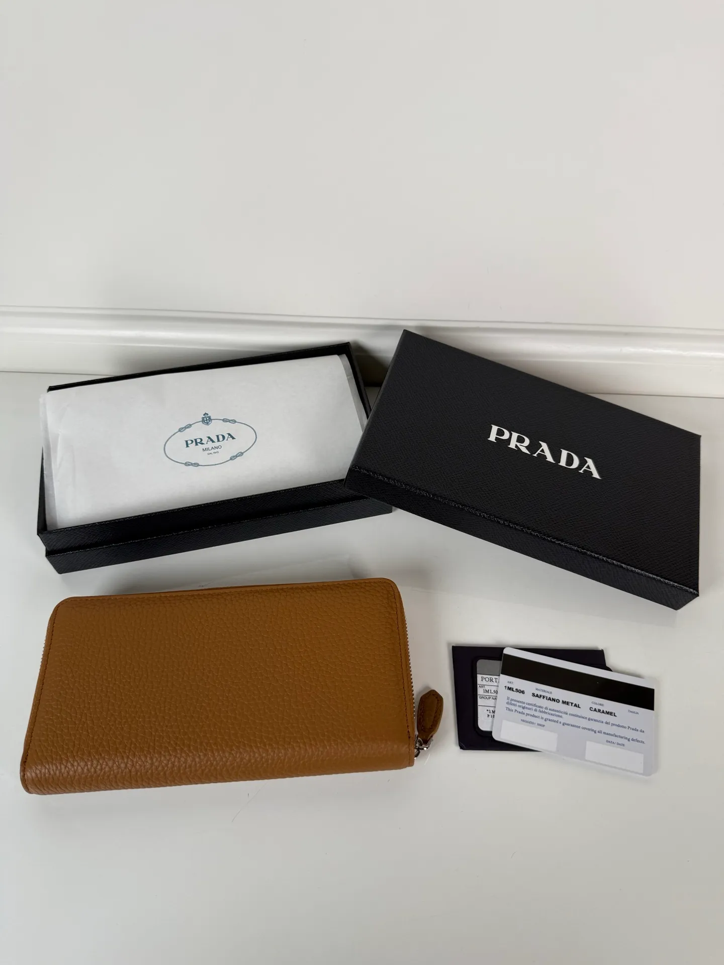💰600, P Home➡️Deer grain leather single zipper wallet, model 1ML506, unisex model, imported fine deer grain leather➕original hardware production, 175 OEM, 20x10.3cm