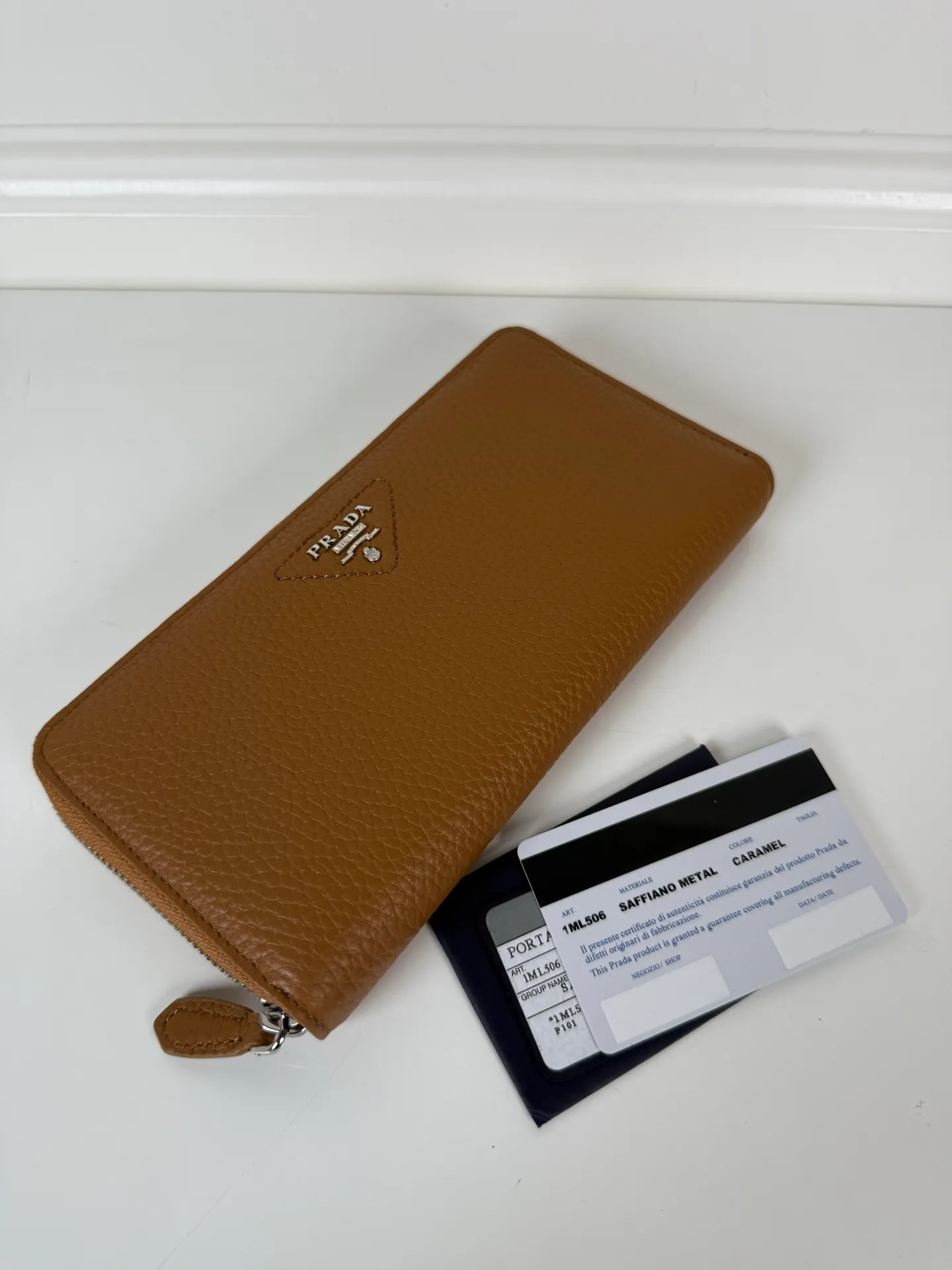 💰600, P Home➡️Deer grain leather single zipper wallet, model 1ML506, unisex model, imported fine deer grain leather➕original hardware production, 175 OEM, 20x10.3cm