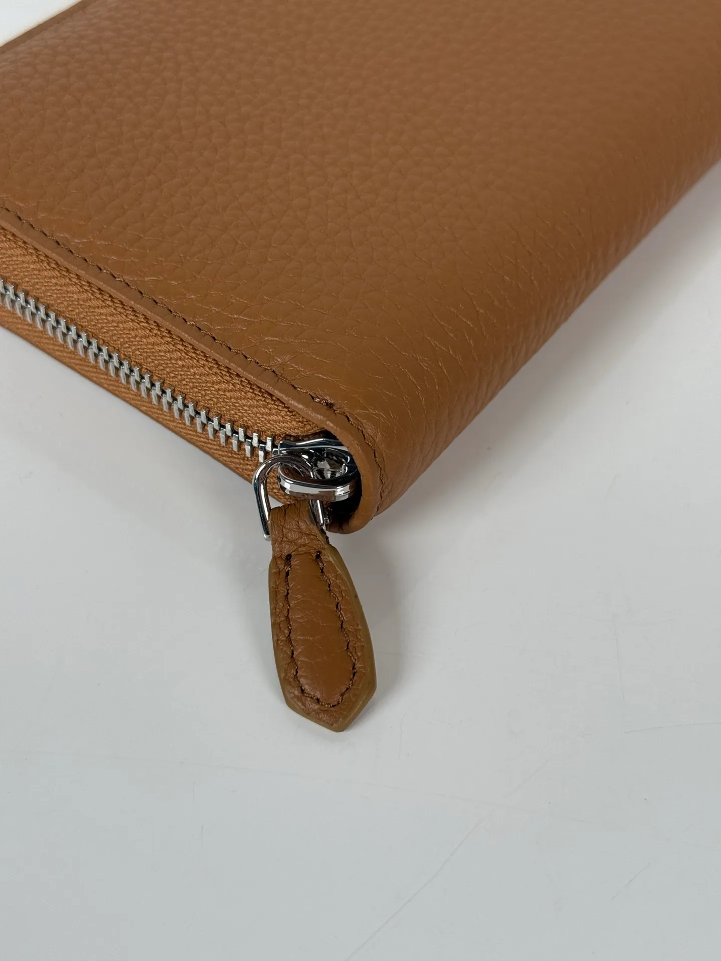 💰600, P Home➡️Deer grain leather single zipper wallet, model 1ML506, unisex model, imported fine deer grain leather➕original hardware production, 175 OEM, 20x10.3cm