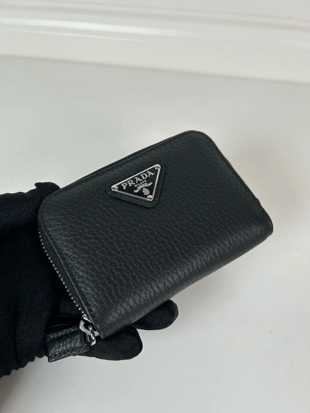 💰440, P Home ➡️ Deerskin card holder for men and women, model 2MM003, classic and practical zipper design, pleated card slots inside, convenient for classification and storage. Perfect for going out alone with your mobile phone in summer or putting it in a small bag. Size 11×7.5cm, original quality, your best choice