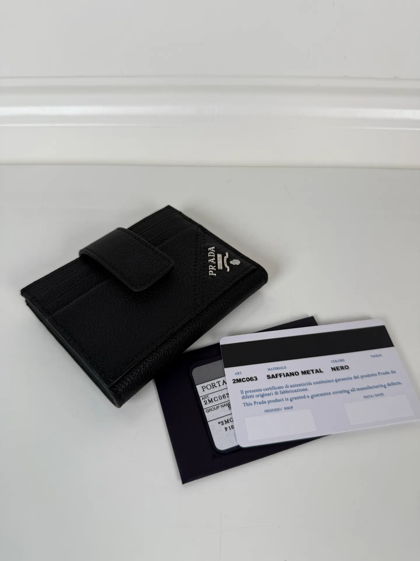 💰 480, P Home → Men's half-fold card holder, model 2MC063, made of deerskin and cowhide, size 10×8cm, large capacity, can hold 12 cards and a little cash/gold, simple but not simple, best-selling model at the counter🔥.