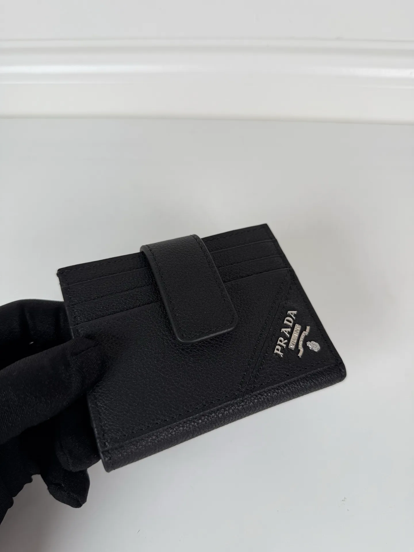 💰 480, P Home → Men's half-fold card holder, model 2MC063, made of deerskin and cowhide, size 10×8cm, large capacity, can hold 12 cards and a little cash/gold, simple but not simple, best-selling model at the counter🔥.