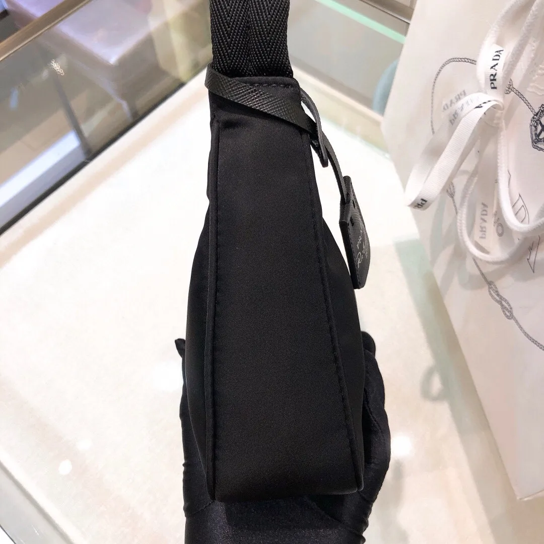 All Categories Official Website "Brand Women's Bags" Women's Bags 💙 PRADA 2022 Official New Prada Underarm Bag Wholesale 58001700 Original Order Quality Size: 22-17-6CM