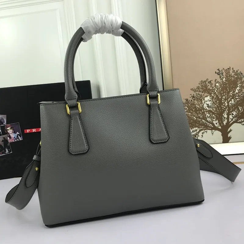 All categories Official website "Brand Women's Bags" Women's Bags 💙 PRADA 2022 official new Prada calfskin handbag wholesale 58002500 High quality Size: 30-22-13CM