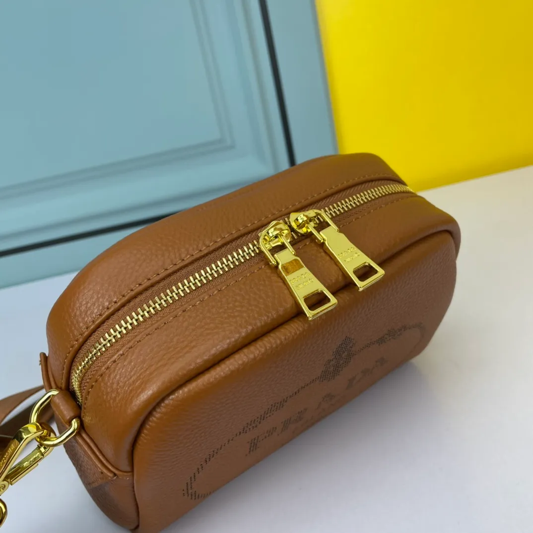 All categories Official website "Brand Women's Bags" Women's Bags 💙 PRADA replica PRADA, fine imitation PRADA bags, PRADA shoulder bags, 2023 official latest version PRADA cowhide camera bag, bag factory, original material, size: 21-14-8CM