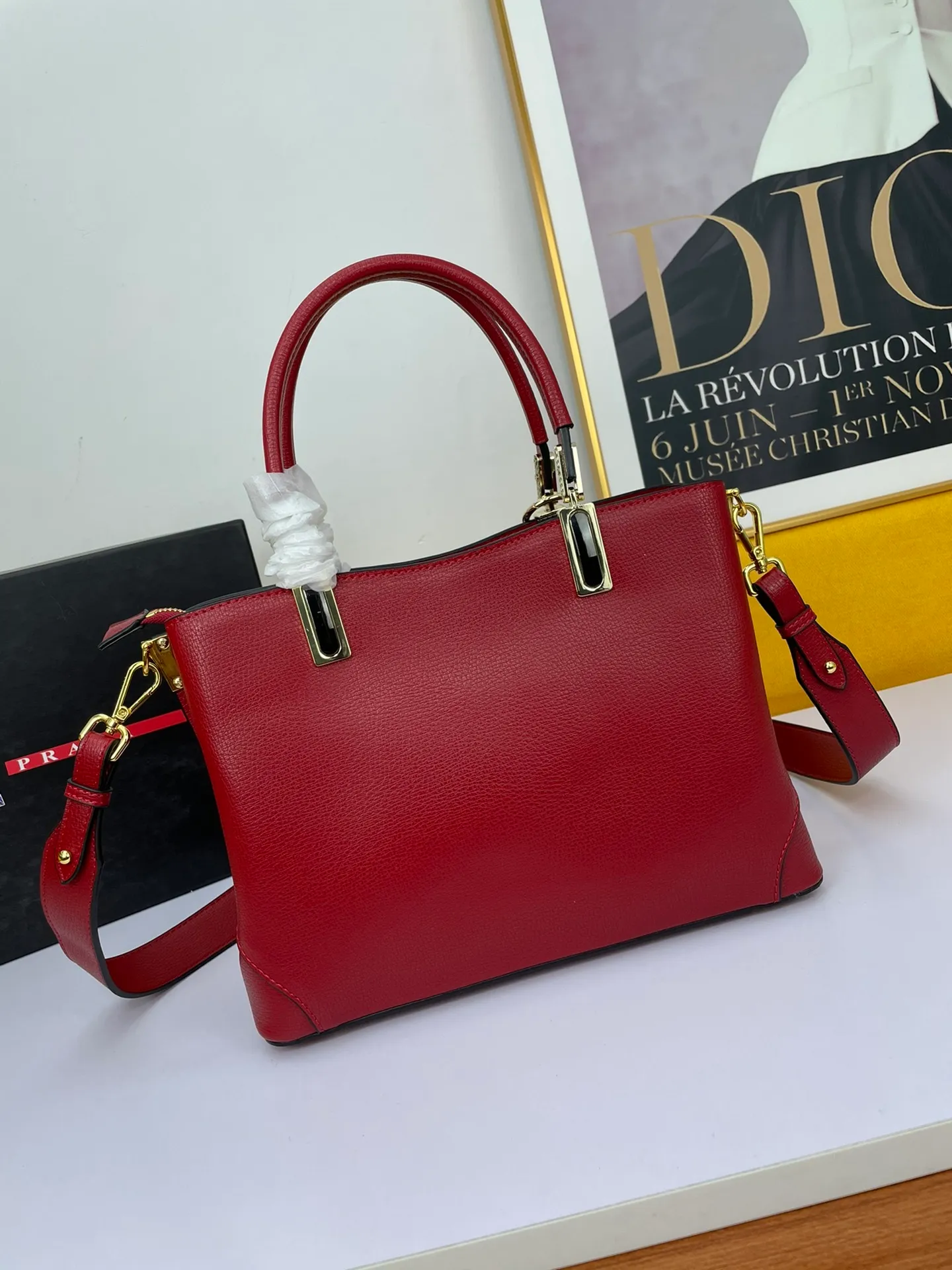 All categories Official website "Brand Women's Bags" Women's Bags 💙 PRADA 2022 Official New Prada Imported Palm Print Cowhide Fabric Handbag Wholesale 58002500 High Quality Size: 30-22-12CM