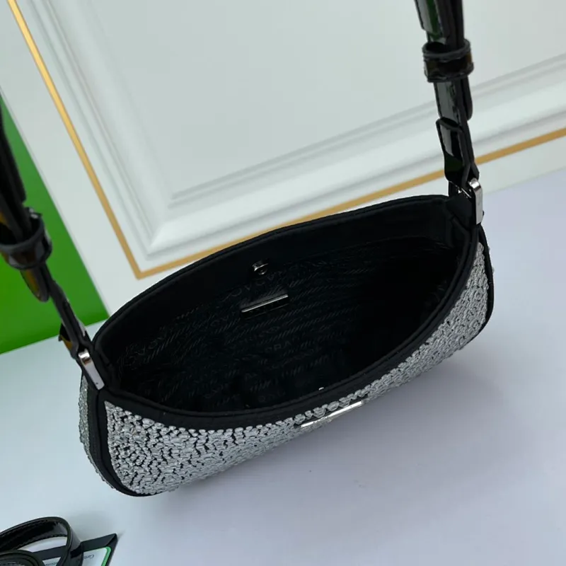 All categories Official website "Brand Women's Bags" Women's Bags 💙 PRADA 2022 official new Prada crossbody bag wholesale 58002300 Original order quality Size: 25-18-5CM