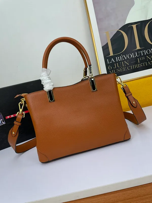 All categories Official website "Brand Women's Bags" Women's Bags 💙 PRADA 2022 Official New Prada Imported Palm Print Cowhide Fabric Handbag Wholesale 58002500 High Quality Size: 30-22-12CM