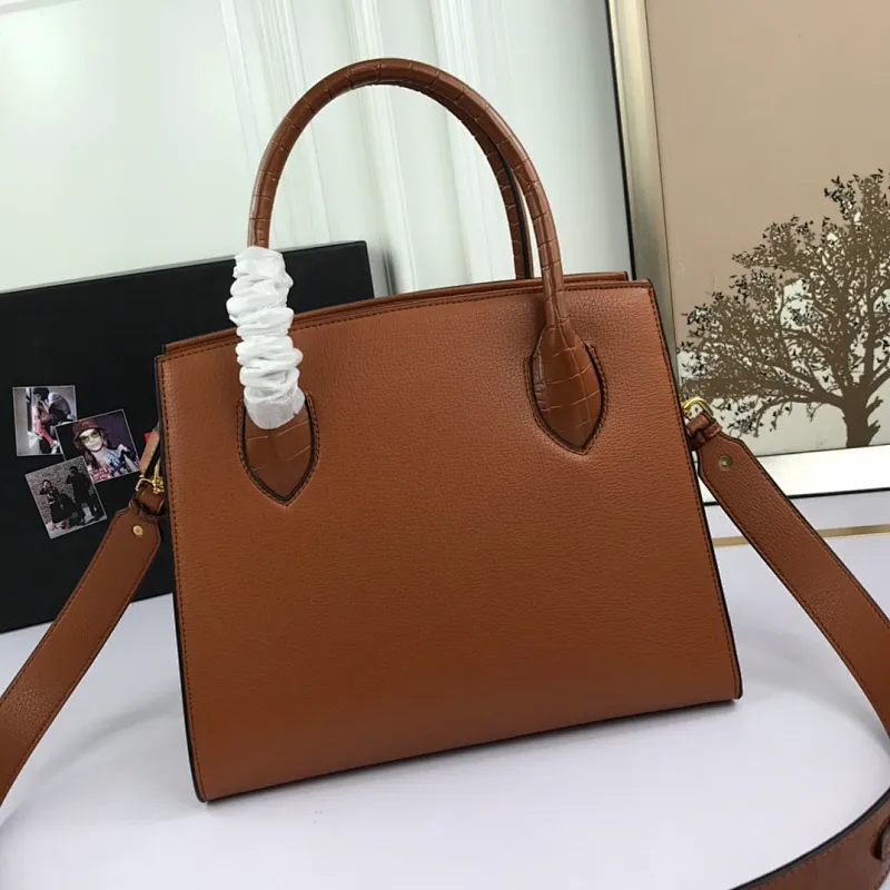 All categories Official website "Brand Women's Bags" Women's Bags 💙 PRADA 2022 official new Prada calfskin handbag wholesale 58002500 High quality Size: 30-24-15CM