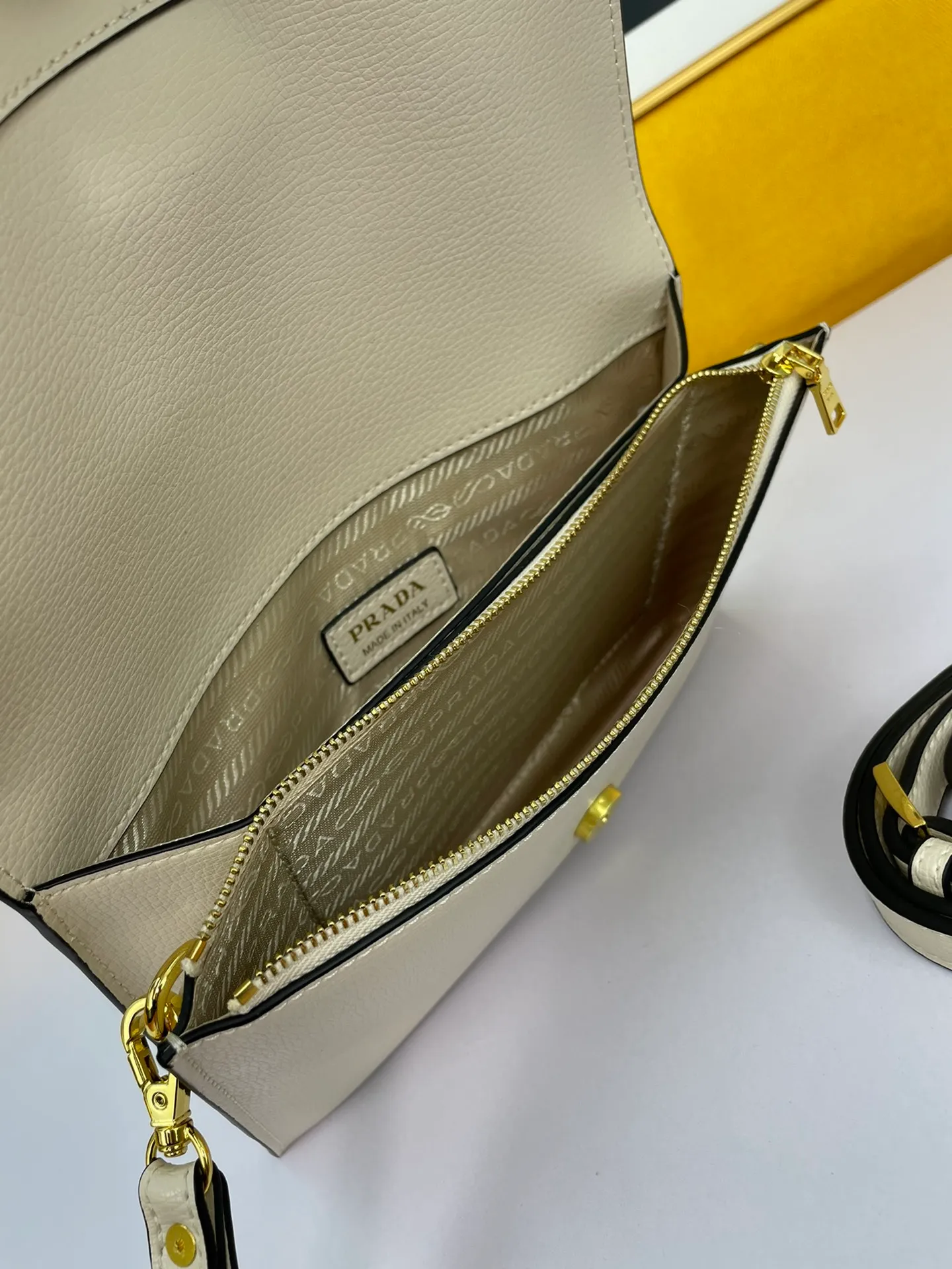 All categories Official website "Brand Women's Bags" Women's Bags 💙 PRADA 2022 official new Prada crossbody bag wholesale 58002380 Original order quality Size: 25-16-4CM