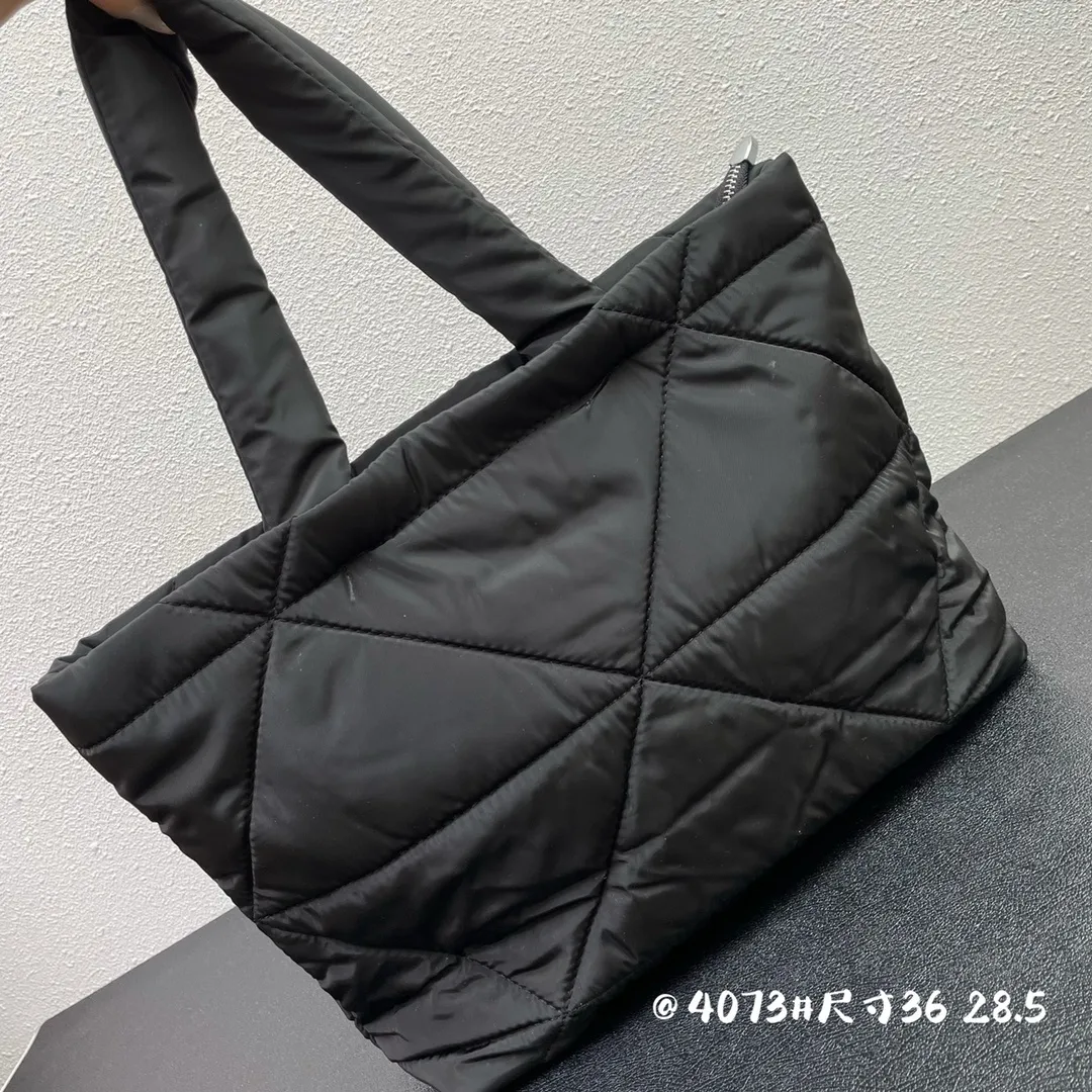 All categories Official website "Brand Women's Bags" Women's Bags 💙 PRADA 2022 Official New Prada Handbag Wholesale 58001350 High Quality Specifications: 36-28.5CM