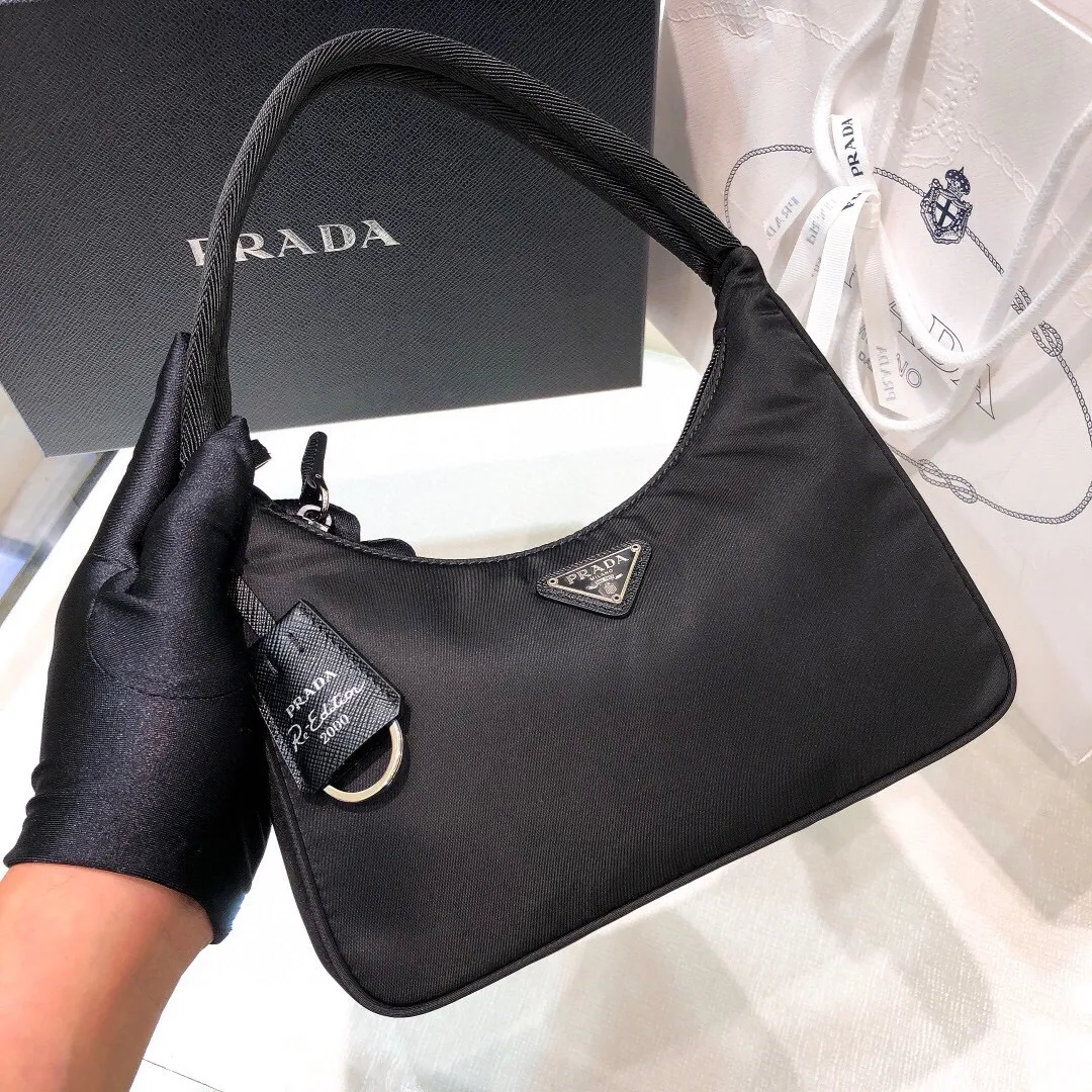 All categories Official website "Brand Women's Bags" Women's Bags 💙 PRADA 2022 official new Prada armpit bag wholesale Original order quality 58001500 Size: 22-17-6Cm