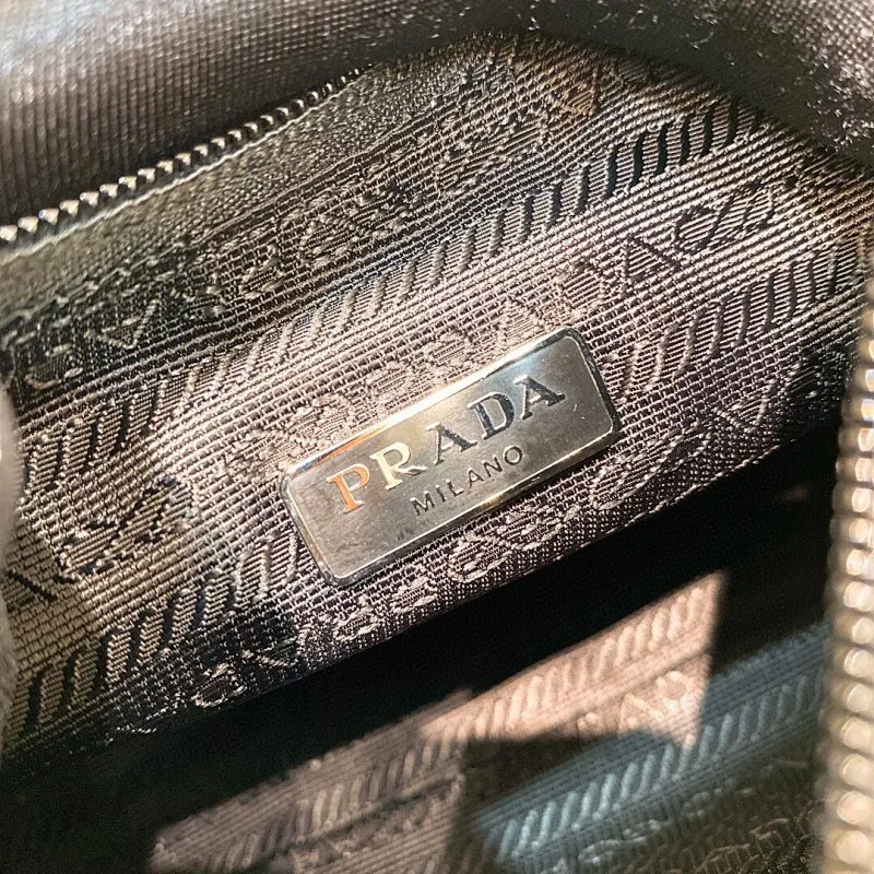 All categories Official website "Brand Women's Bags" Women's Bags 💙 PRADA 2022 official new Prada armpit bag wholesale Original order quality 58001500 Size: 22-17-6Cm