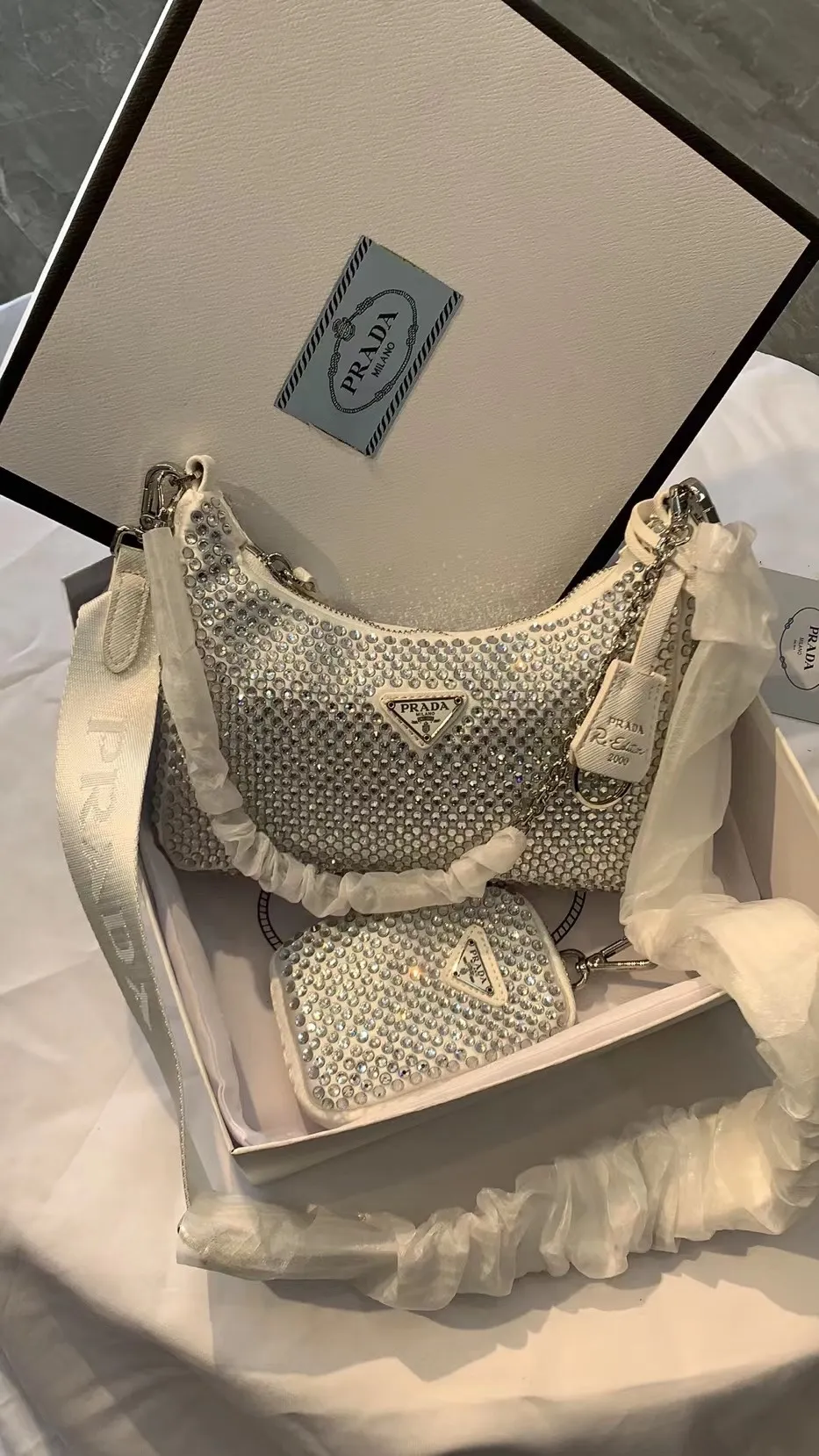 All categories Official website "Brand Women's Bags" Women's Bags 💙 PRADA 2022 Official New Prada Crossbody Bag Wholesale 58001900 High Quality Specifications: 22-18-6.5CM