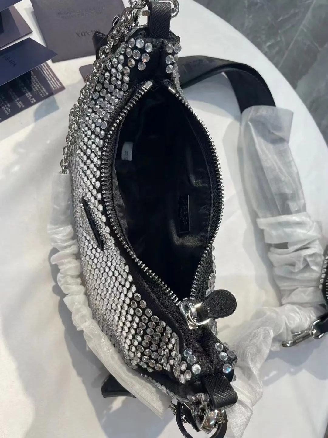 All categories Official website "Brand Women's Bags" Women's Bags 💙 PRADA 2022 Official New Prada Crossbody Bag Wholesale 58001900 High Quality Specifications: 22-18-6.5CM