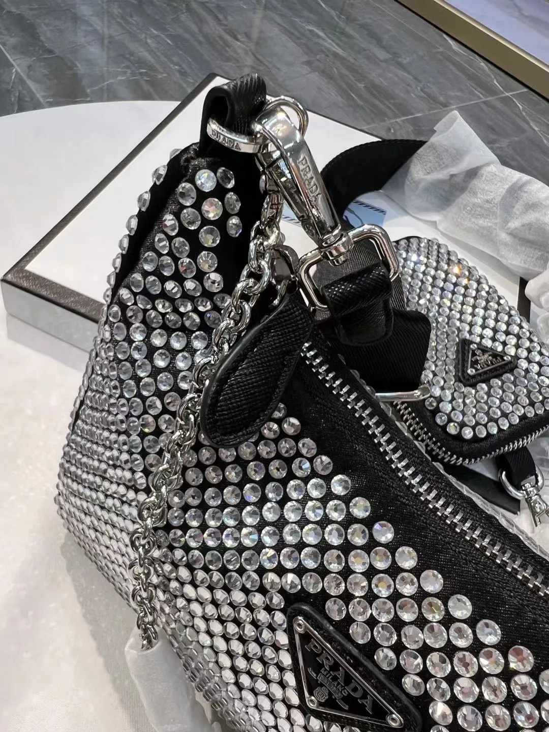 All categories Official website "Brand Women's Bags" Women's Bags 💙 PRADA 2022 Official New Prada Crossbody Bag Wholesale 58001900 High Quality Specifications: 22-18-6.5CM