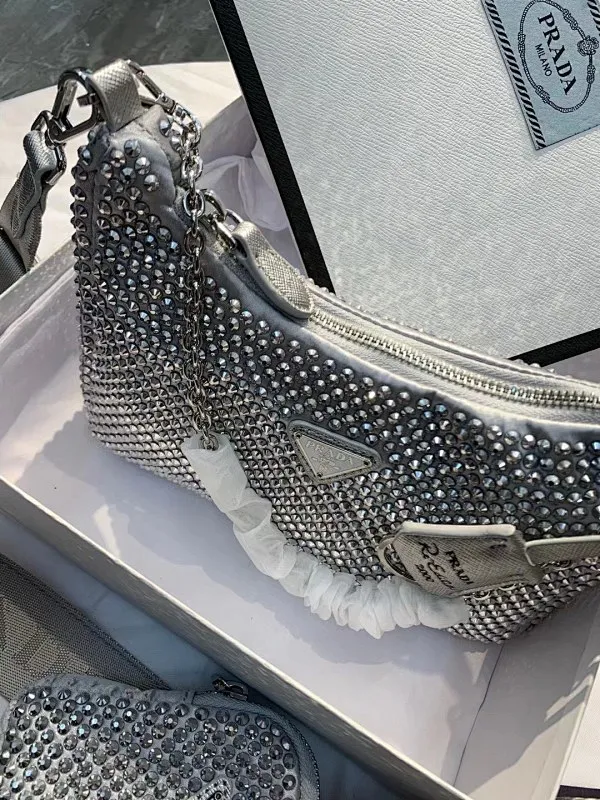 All categories Official website "Brand Women's Bags" Women's Bags 💙 PRADA 2022 Official New Prada Crossbody Bag Wholesale 58001900 High Quality Specifications: 22-18-6.5CM