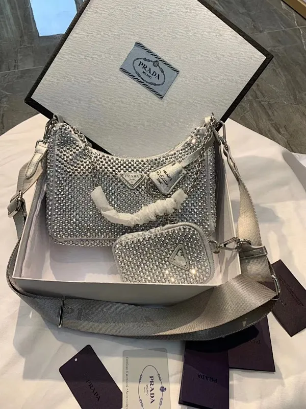 All categories Official website "Brand Women's Bags" Women's Bags 💙 PRADA 2022 Official New Prada Crossbody Bag Wholesale 58001900 High Quality Specifications: 22-18-6.5CM