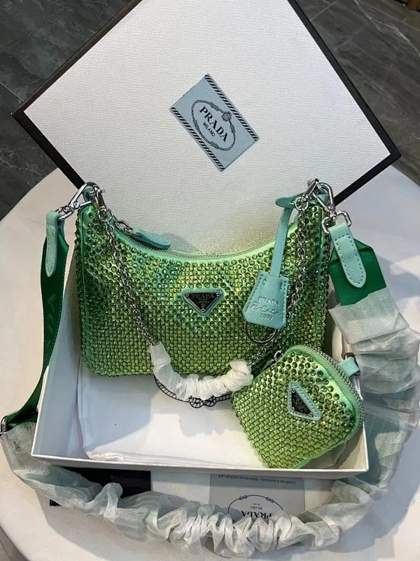 All categories Official website "Brand Women's Bags" Women's Bags 💙 PRADA 2022 Official New Prada Crossbody Bag Wholesale 58001900 High Quality Specifications: 22-18-6.5CM
