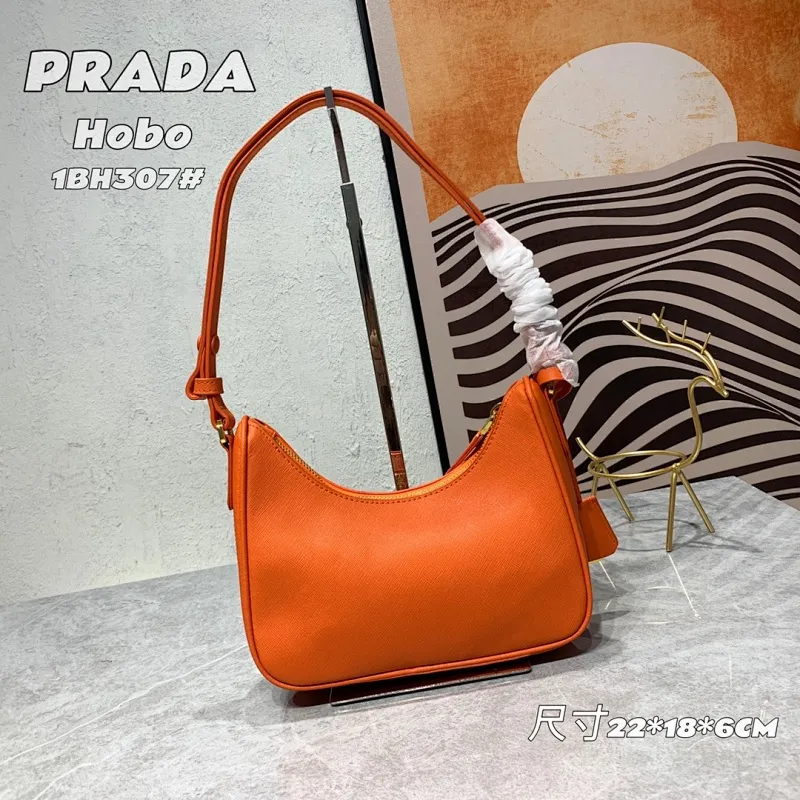 All Categories Official Website "Brand Women's Bags" Women's Bags 💙 PRADA Prada 2022 counter latest hobo women's full leather armpit bag 1BH307 is made of cross-grain cowhide imported from Italy, triangle brand metal hardware, equipped with a small tag keychain, 80 cm adjustable shoulder strap, single shoulder + crossbody + handheld multi-functional carrying method, cloth lining, 175 OEM code. size:
