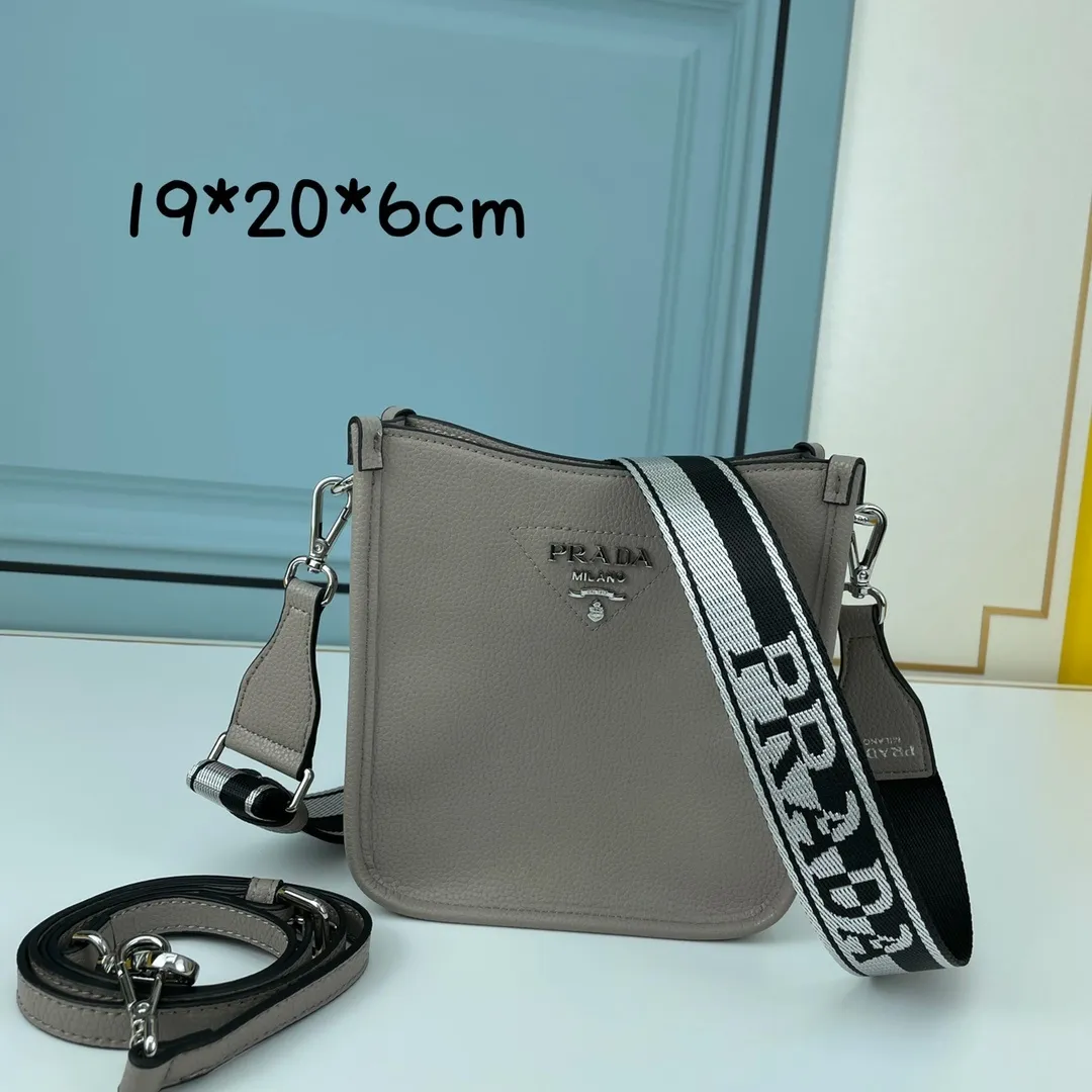 All categories Official website "Brand Women's Bags" Women's Bags 💙 PRADA 2022 Official New Prada Crossbody Bag Wholesale 58001700 High Quality Size: 19-6-20CM