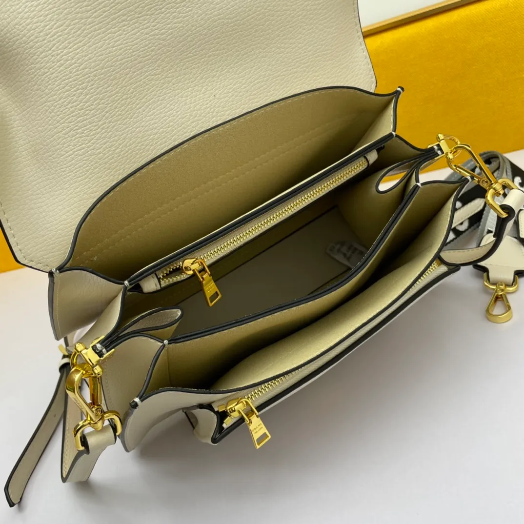 All categories Official website "Brand Women's Bags" Women's Bags 💙 PRADA 2022 official new Prada leather crossbody bag wholesale 58002300 High quality Size: 27-17-10CM