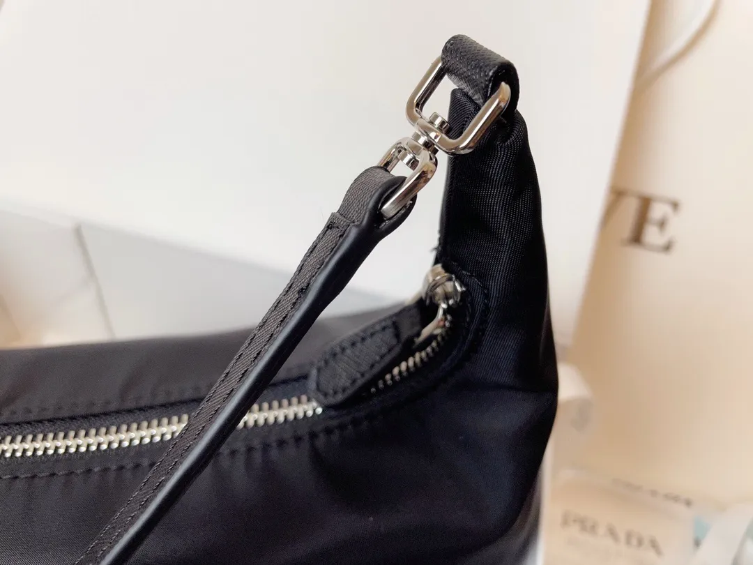 All Categories Official Website "Brand Women's Bags" Women's Bags 💙 PRADA 2024 Latest Prada Underarm Bag
