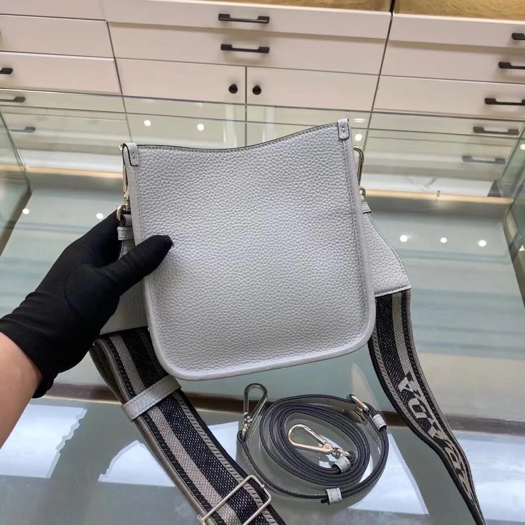 All categories Official website "Brand Women's Bags" Women's Bags 💙 PRADA 2022 official new Prada crossbody bag wholesale Original order quality 58005500 Size: 20-19-6Cm
