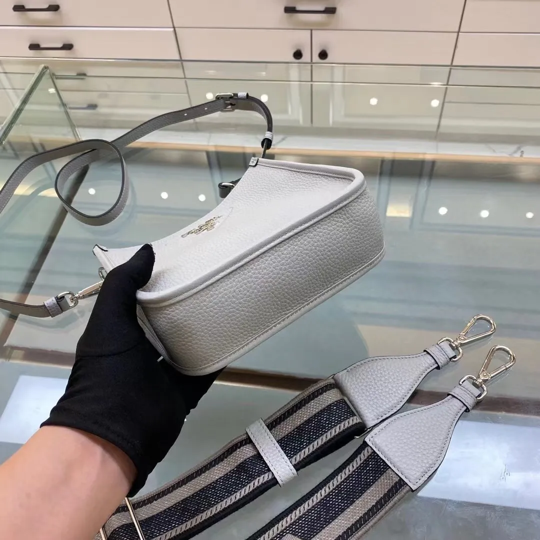 All categories Official website "Brand Women's Bags" Women's Bags 💙 PRADA 2022 official new Prada crossbody bag wholesale Original order quality 58005500 Size: 20-19-6Cm