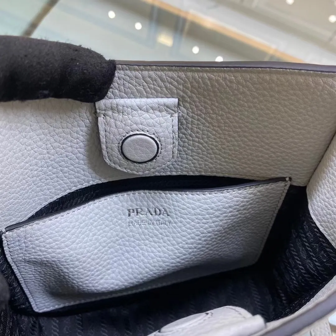 All categories Official website "Brand Women's Bags" Women's Bags 💙 PRADA 2022 official new Prada crossbody bag wholesale Original order quality 58005500 Size: 20-19-6Cm