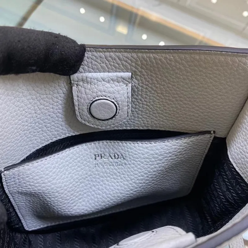 All categories Official website "Brand Women's Bags" Women's Bags 💙 PRADA 2022 official new Prada crossbody bag wholesale Original order quality 58005500 Size: 20-19-6Cm