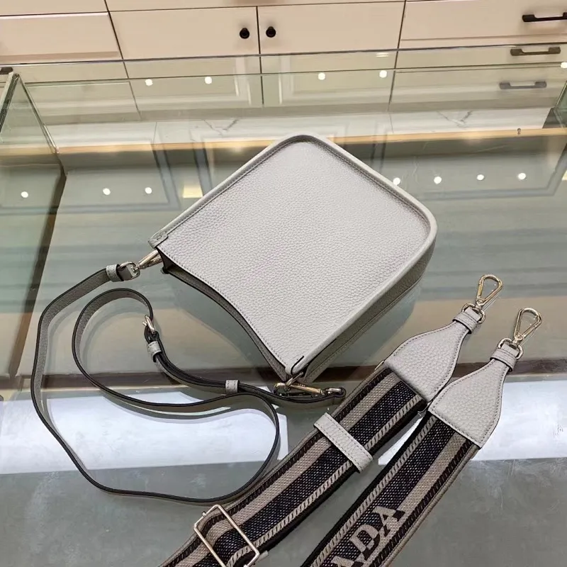 All categories Official website "Brand Women's Bags" Women's Bags 💙 PRADA 2022 official new Prada crossbody bag wholesale Original order quality 58005500 Size: 20-19-6Cm