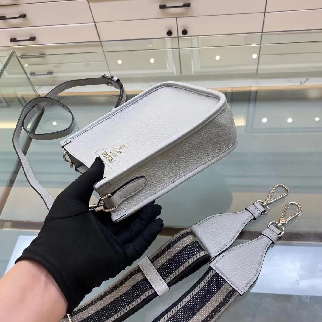 All categories Official website "Brand Women's Bags" Women's Bags 💙 PRADA 2022 official new Prada crossbody bag wholesale Original order quality 58005500 Size: 20-19-6Cm