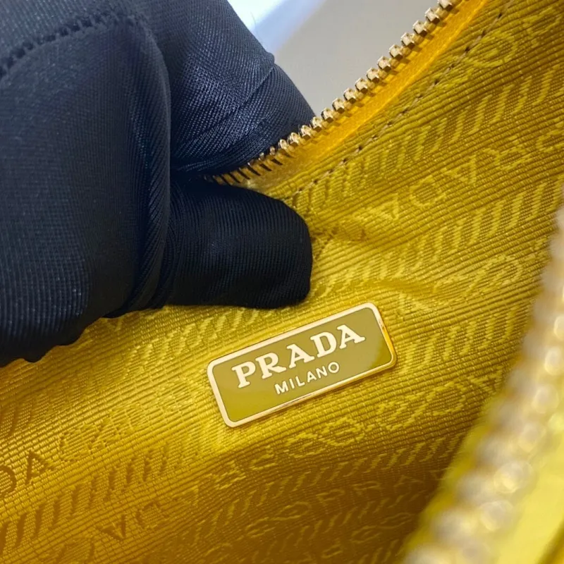 All Categories Official Website "Brand Women's Bags" Women's Bags 💙 PRADA 2022 Official New Prada Underarm Bag Wholesale 58003900 Original Order Quality Size: 23-17-6.5CM