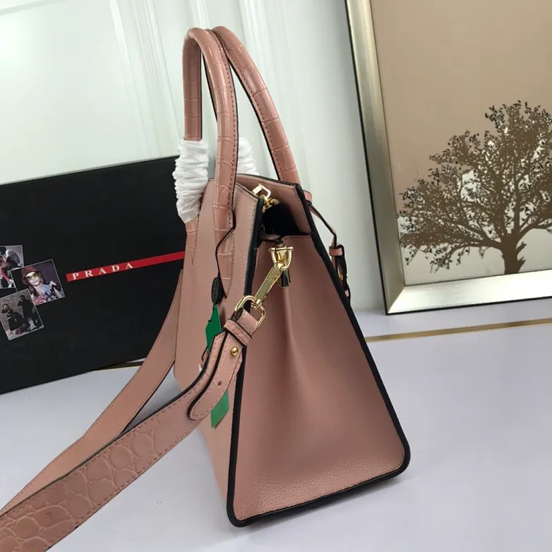 All categories Official website "Brand Women's Bags" Women's Bags 💙 PRADA 2022 official new Prada calfskin handbag wholesale 58002500 High quality Size: 30-24-15CM
