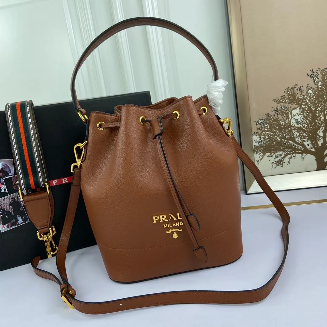 All categories Official website "Brand Women's Bags" Women's Bags 💙 PRADA 2022 official new Prada calfskin pebbled crossbody bag wholesale 58002300 High quality Size: 21-25-15CM