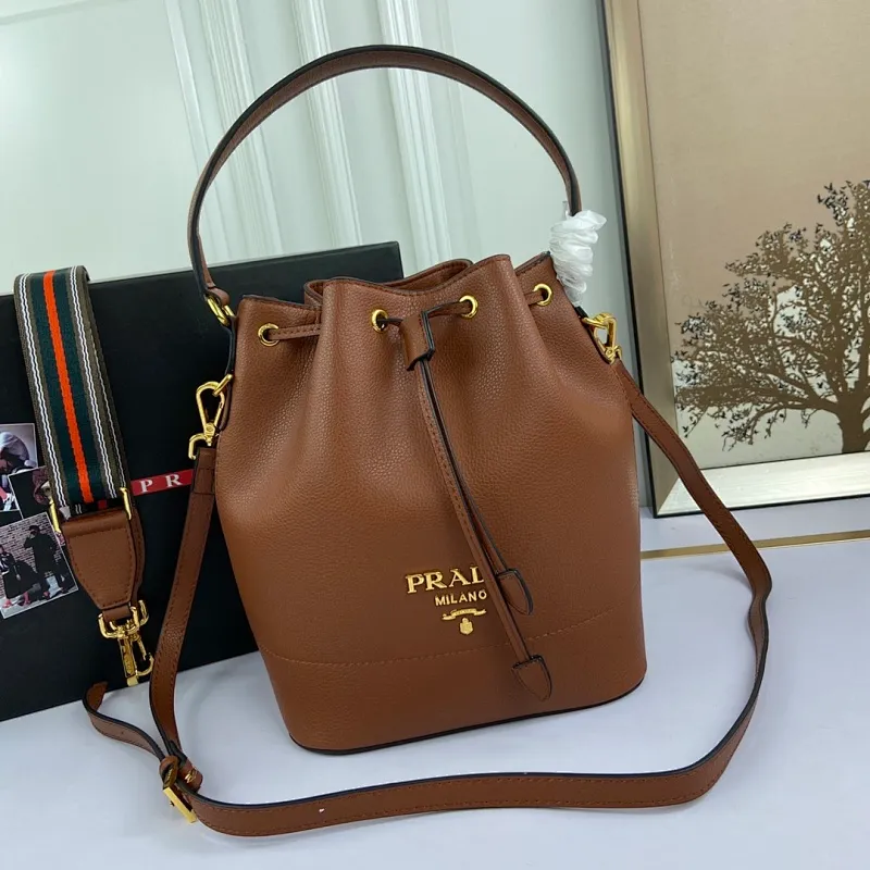 All categories Official website "Brand Women's Bags" Women's Bags 💙 PRADA 2022 official new Prada calfskin pebbled crossbody bag wholesale 58002300 High quality Size: 21-25-15CM