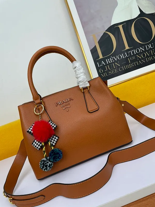 All categories Official website "Brand Women's Bags" Women's Bags 💙 PRADA 2022 official new Prada calfskin handbag wholesale 58002500 High quality Size: 30-22-13CM