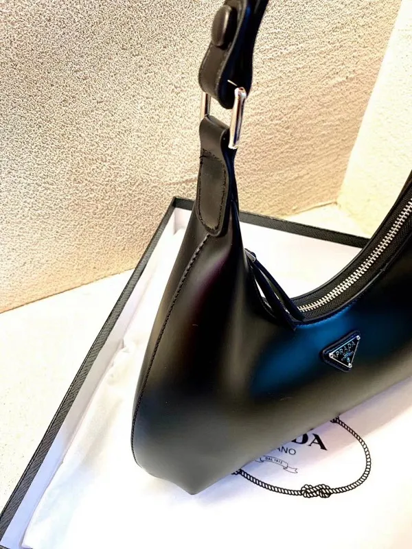 All categories Official website "Brand Women's Bags" Women's Bags 💙 PRADA Fine imitation PRADA, high imitation PRADA bags, PRADA crossbody bags, 2023 official latest version PRADA armpit bags, PRADA bag factory, recommended bags, size: 31-13CM