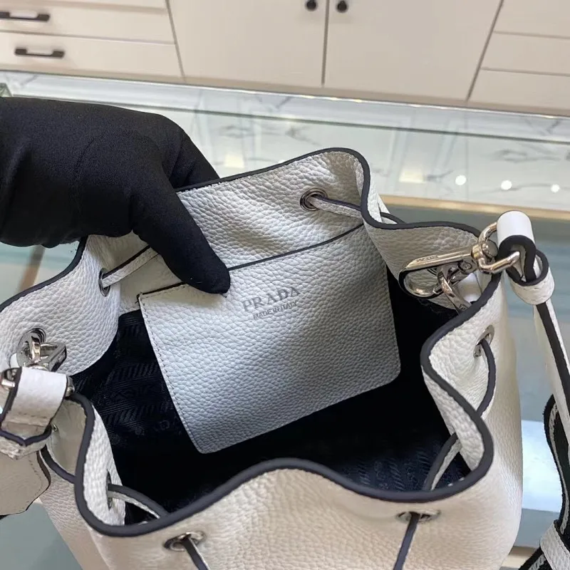 All categories Official website "Brand Women's Bags" Women's Bags 💙 PRADA 2022 Official New Prada Bucket Bag Wholesale Original Order Quality 58006000 Size: 20-25-14Cm