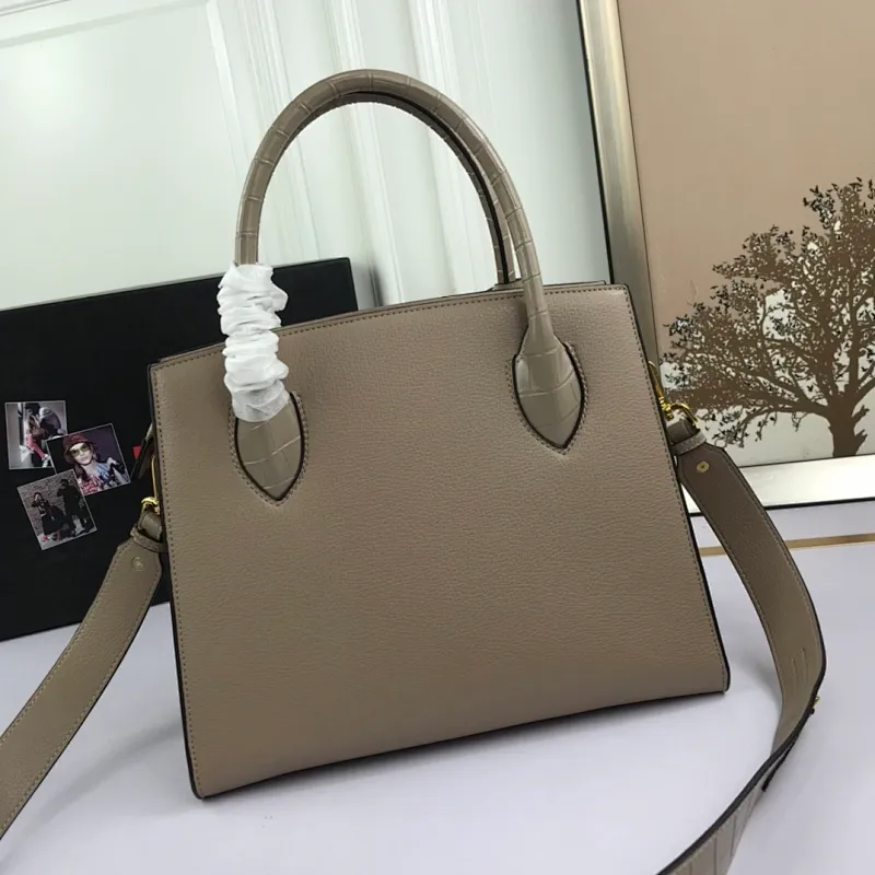 All categories Official website "Brand Women's Bags" Women's Bags 💙 PRADA 2022 official new Prada calfskin handbag wholesale 58002500 High quality Size: 30-24-15CM