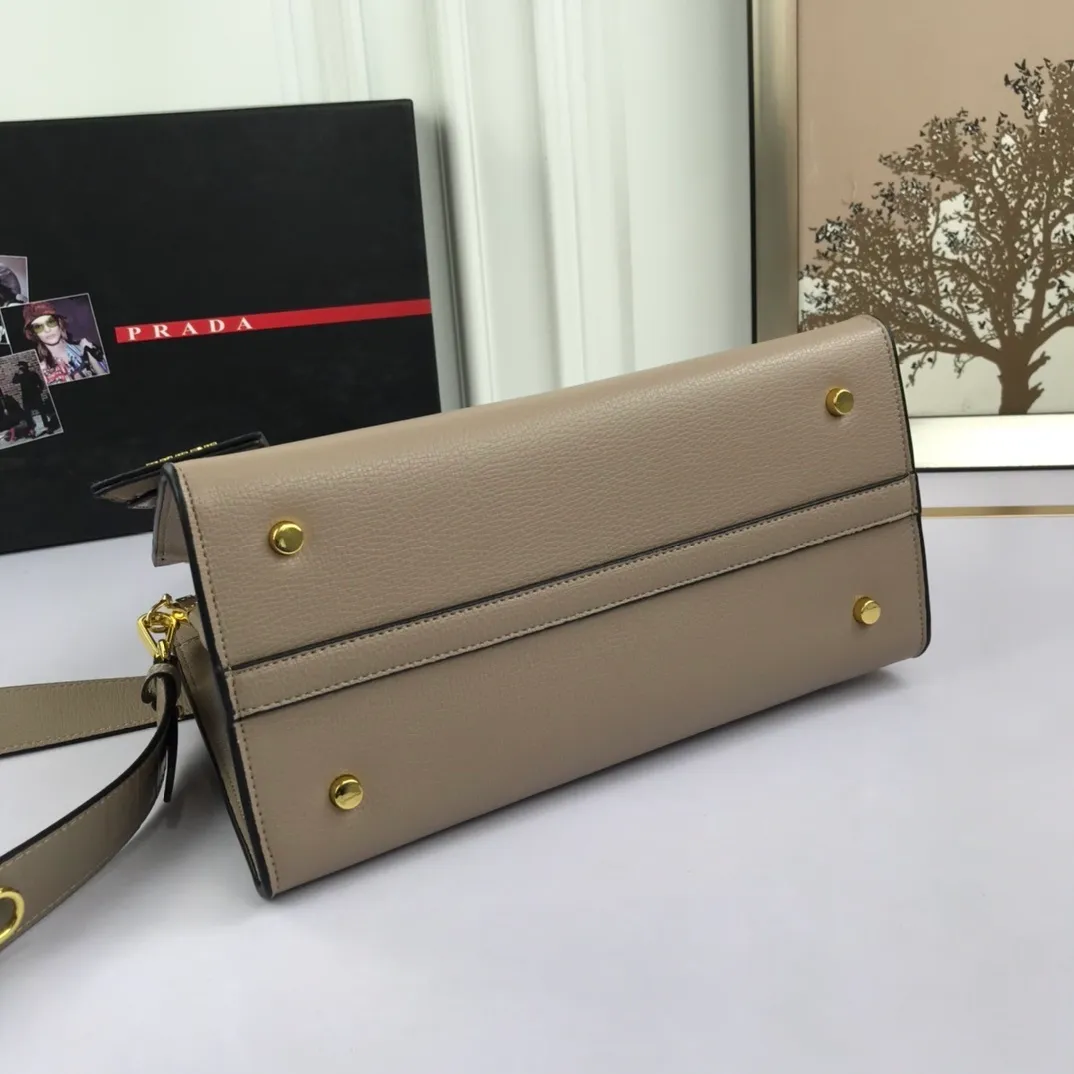 All categories Official website "Brand Women's Bags" Women's Bags 💙 PRADA 2022 official new Prada calfskin handbag wholesale 58002500 High quality Size: 30-24-15CM
