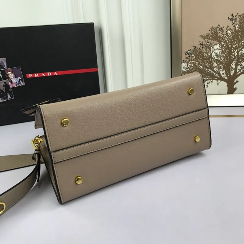All categories Official website "Brand Women's Bags" Women's Bags 💙 PRADA 2022 official new Prada calfskin handbag wholesale 58002500 High quality Size: 30-24-15CM
